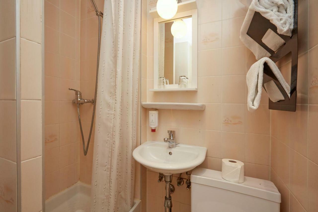 Hotel Central Cenevre Oda fotoğraf